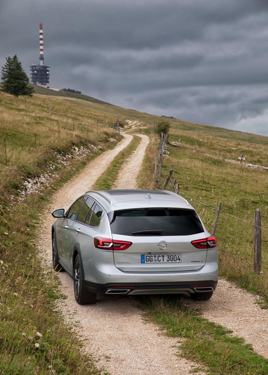  Opel Insignia Country Tourer Turbo 4x4 2017 года  (фото 30 из 44)
